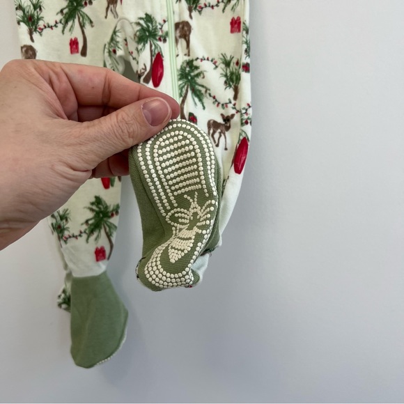 NEW Burt’s bees winter pajamas Christmas Palm trees reindeer surfboards - Picture 4 of 4